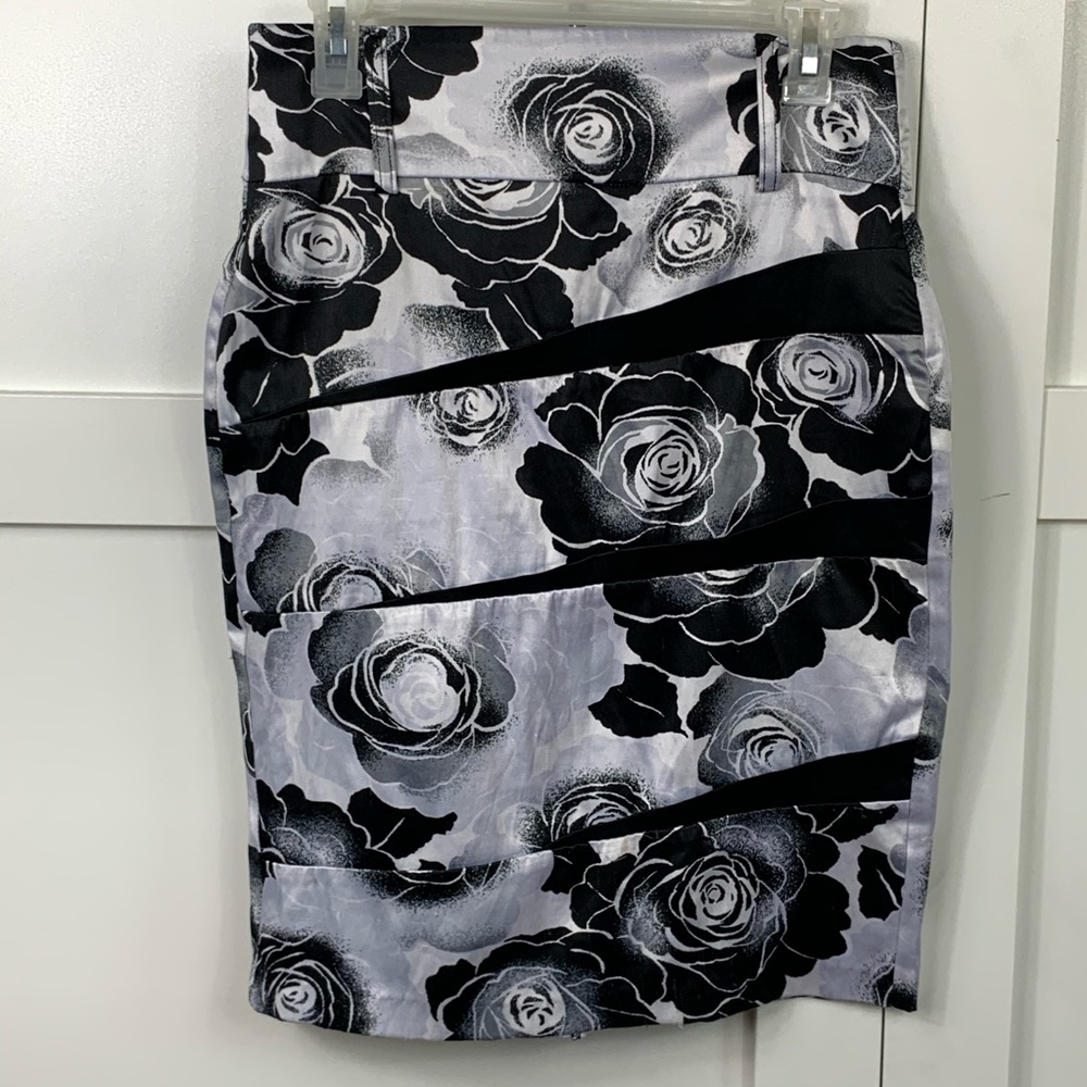 Satin black and white skirt with sharp lines